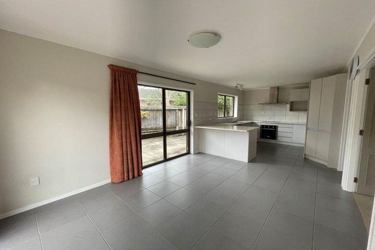 Photo of property in 24 Jillteresa Crescent, Half Moon Bay, Auckland, 2012