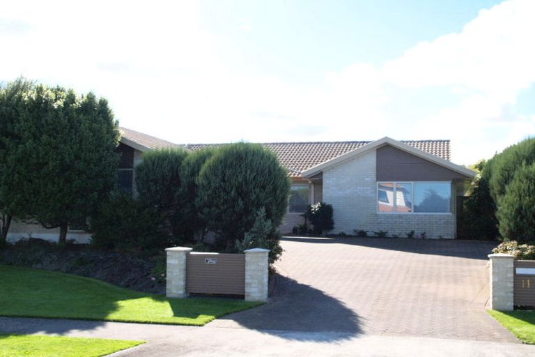 Photo of property in 11 The Green, Golflands, Auckland, 2013