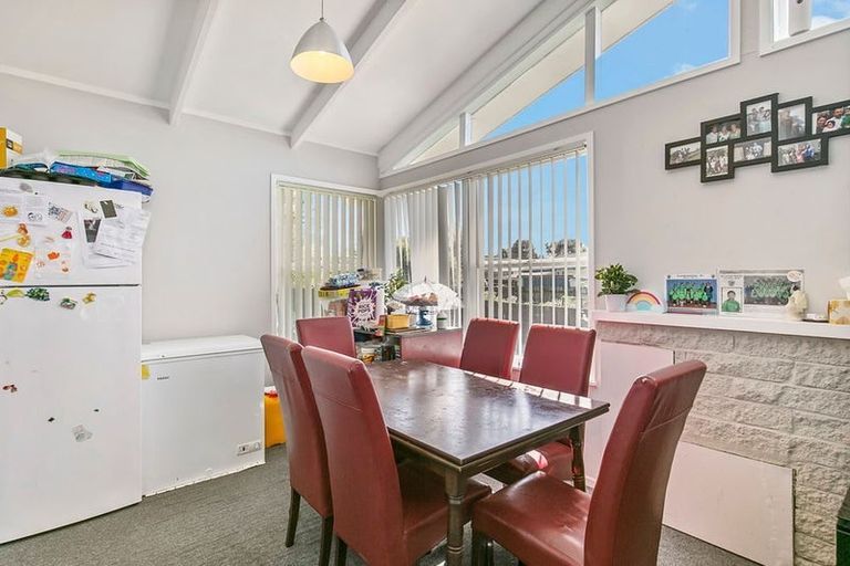 Photo of property in 28 Sabulite Road, Kelston, Auckland, 0602