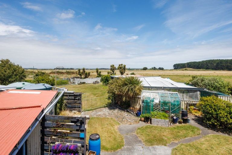 Photo of property in 1931 Parewanui Road, Parewanui, Bulls, 4894
