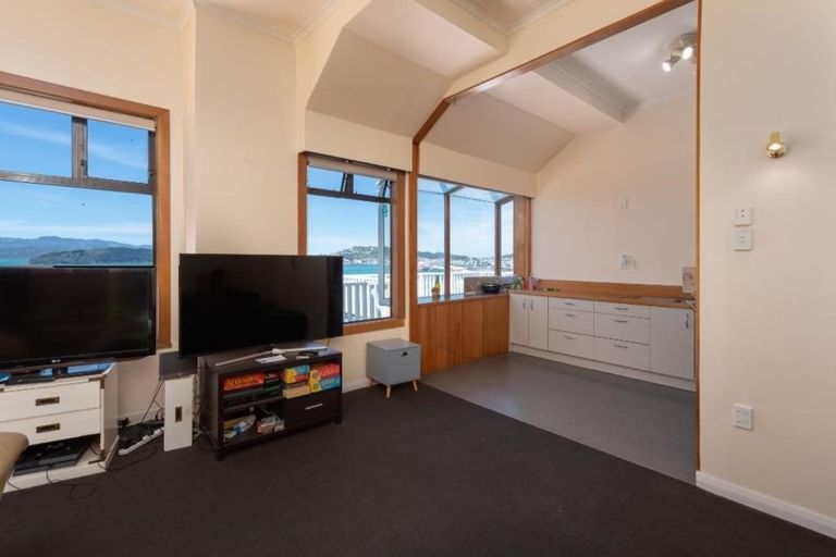 Photo of property in 31 Winchester Street, Kaiwharawhara, Wellington, 6035