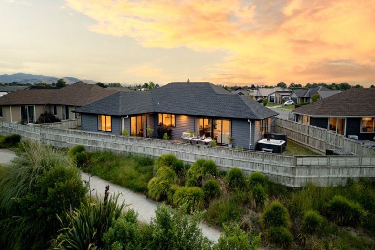 Photo of property in 16 Hehan Close, Cambridge, 3434