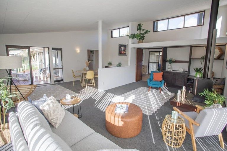 Photo of property in 2 Puketiro Place, Paihia, 0200