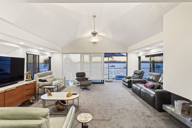 Photo of property in 14 The Parade, Bucklands Beach, Auckland, 2012