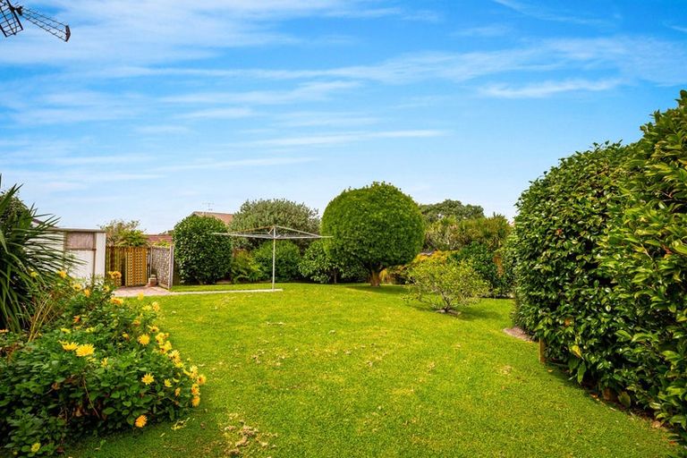 Photo of property in 8 Chablis Place, Henderson, Auckland, 0612