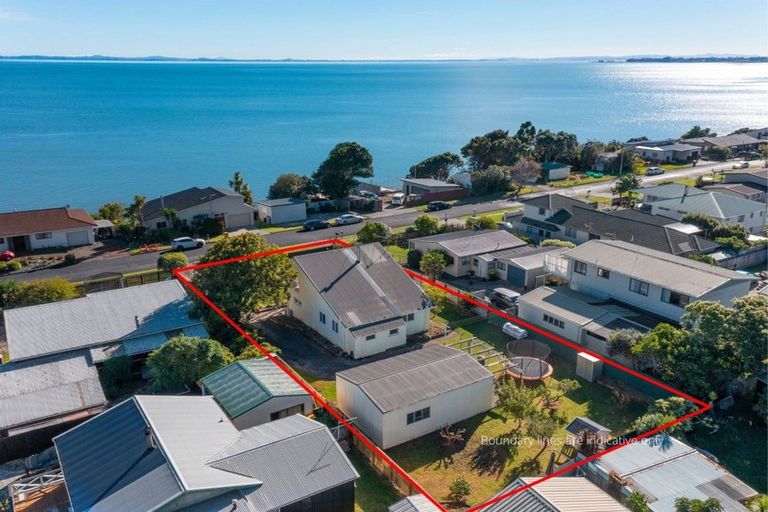 Photo of property in 3 Crispe Road, Clarks Beach, 2122