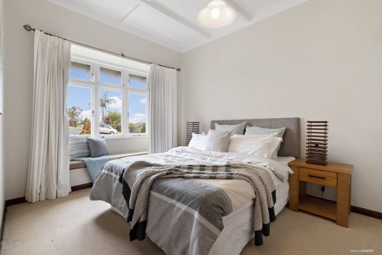 Photo of property in 17 Worthington Place, West Harbour, Auckland, 0618