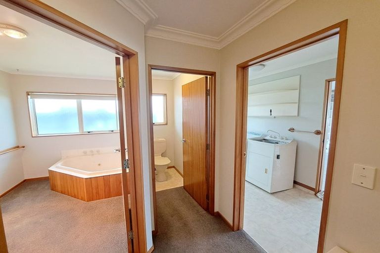 Photo of property in 2 Kawaroa Lane, New Plymouth, 4310