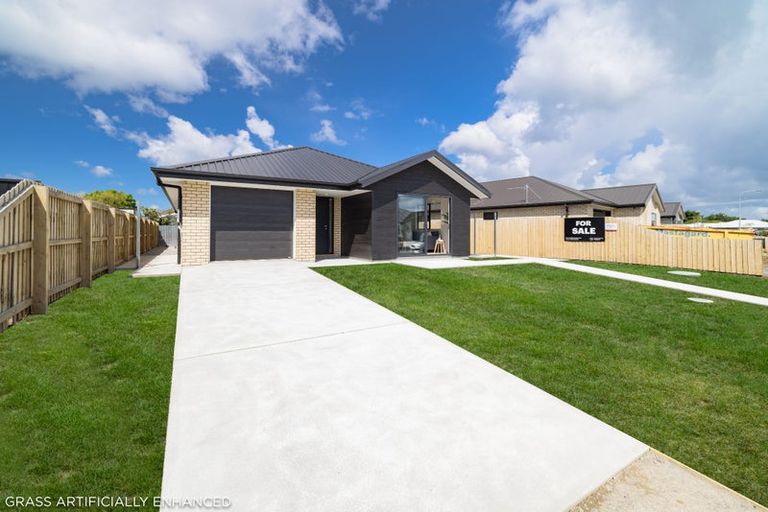 Photo of property in 12 Kura Lane, Aranui, Christchurch, 8061