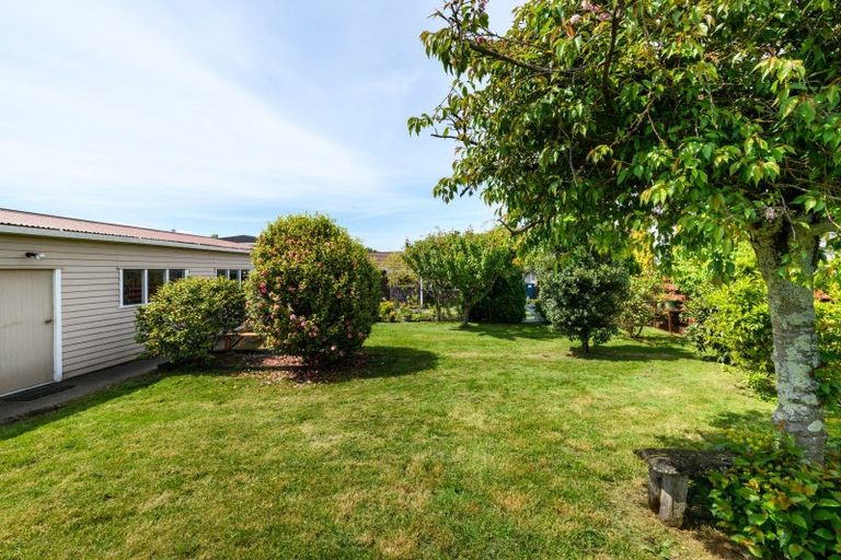 Photo of property in 32 Cedar Crescent, Feilding, 4702