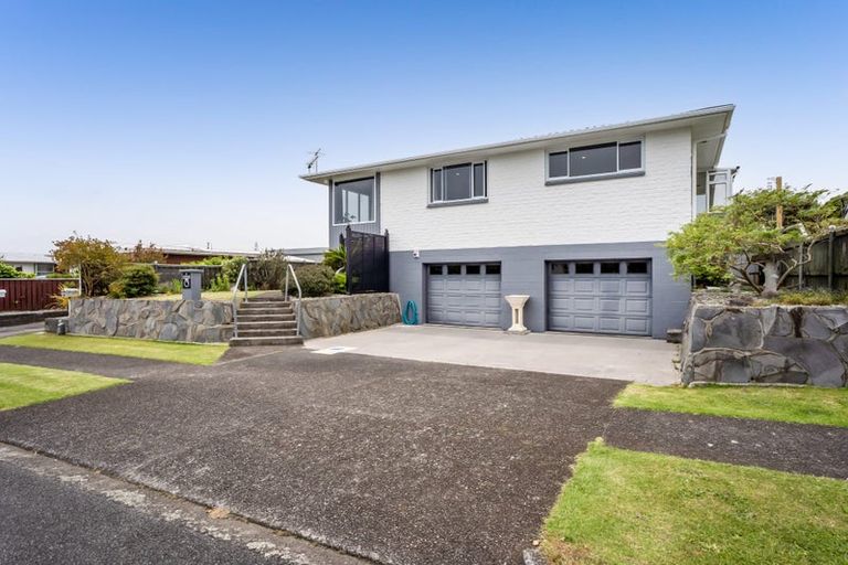 Photo of property in 47 Nevada Drive, Merrilands, New Plymouth, 4312