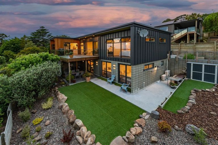 Photo of property in 10 Maffeys Road, Mount Pleasant, Christchurch, 8081