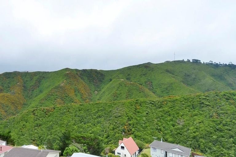 Photo of property in 12 Arizona Grove, Brooklyn, Wellington, 6021