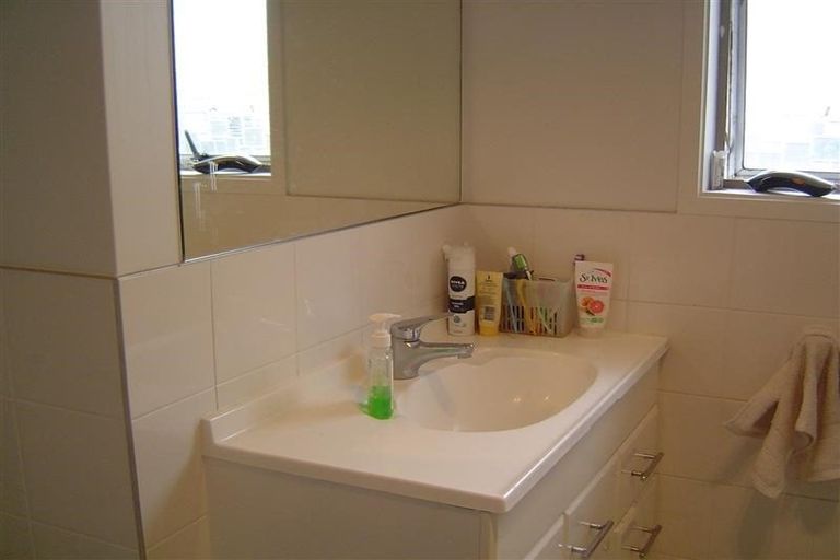 Photo of property in 1/21 Laurina Road, Sunnynook, Auckland, 0620