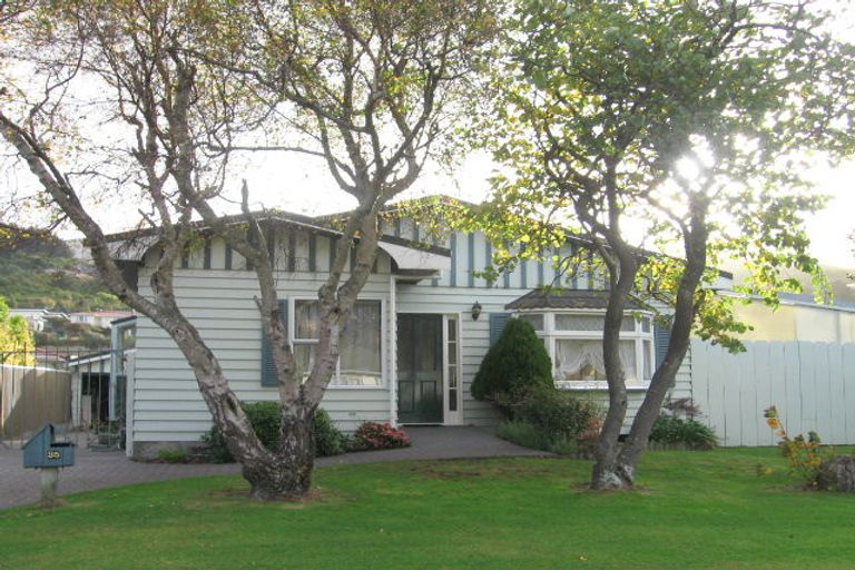 Photo of property in 35 Findlay Street, Tawa, Wellington, 5028