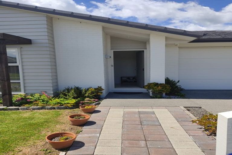 Photo of property in 8 Disley Road, Wattle Downs, Auckland, 2103