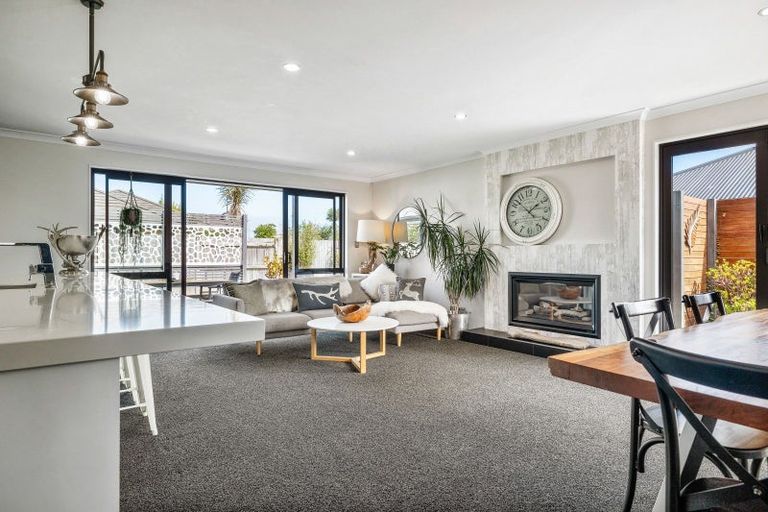 Photo of property in 3 Saint Heliers Grove, Fitzherbert, Palmerston North, 4410