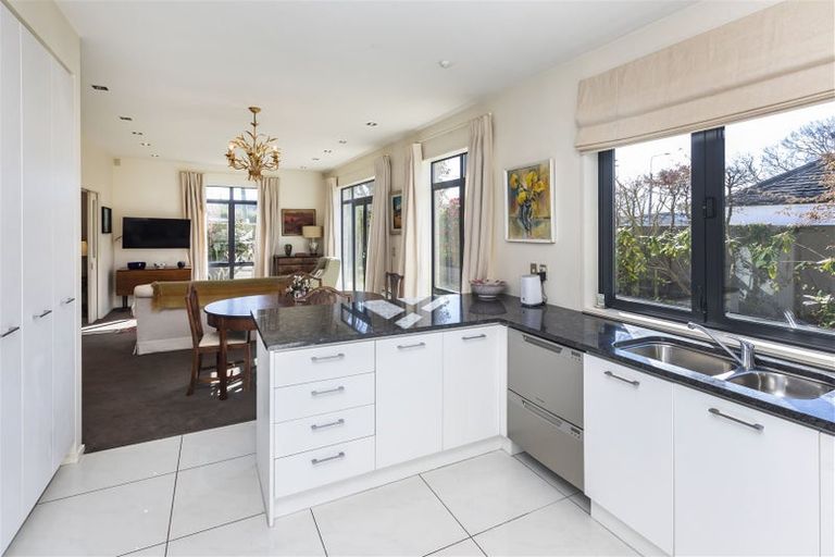 Photo of property in 5 Elmwood Road, Strowan, Christchurch, 8052