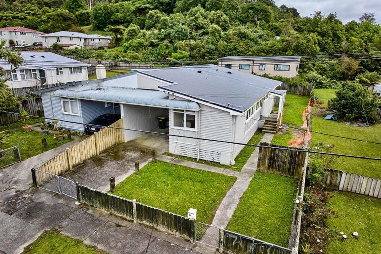Photo of property in 24-26 Hanson Grove, Stokes Valley, Lower Hutt, 5019