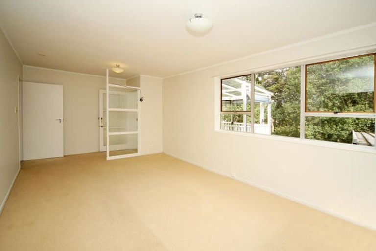 Photo of property in 51 Neal Avenue, Glenfield, Auckland, 0629