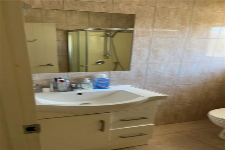 Photo of property in 24 Moor Avenue, Te Atatu Peninsula, Auckland, 0610