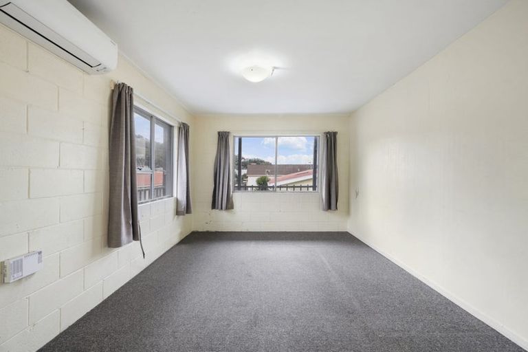 Photo of property in 6/175 Queens Drive, Lyall Bay, Wellington, 6022