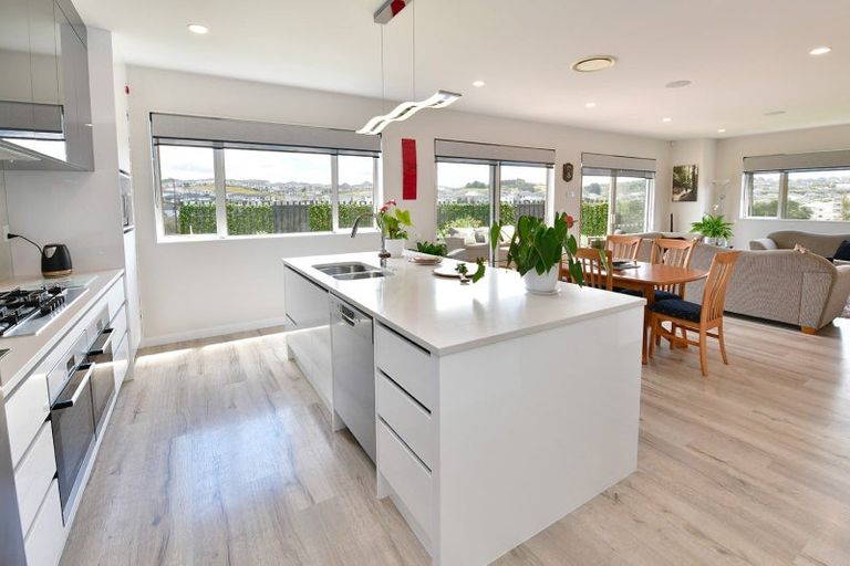 Photo of property in 19 Maka Terrace, Orewa, 0931