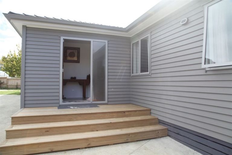 Photo of property in 3 Julia Place, Totara Vale, Auckland, 0629