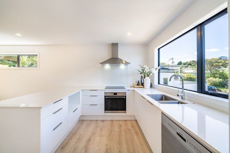 Photo of property in 11e Barberry Grove, Maungaraki, Lower Hutt, 5010