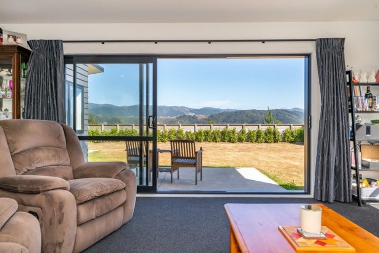 Photo of property in 100 Riverstone Drive, Riverstone Terraces, Upper Hutt, 5018
