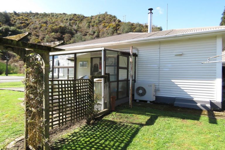 Photo of property in 3 Broadway, Reefton, 7830