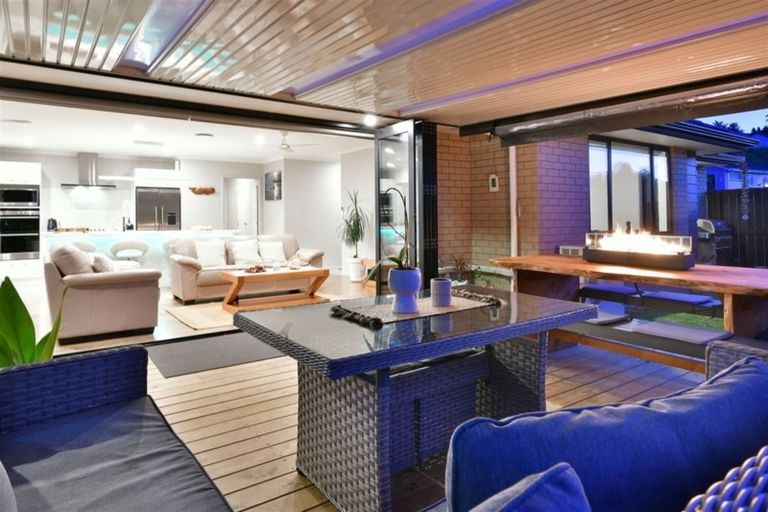 Photo of property in 32 Woodridge Drive, Stanmore Bay, Whangaparaoa, 0932