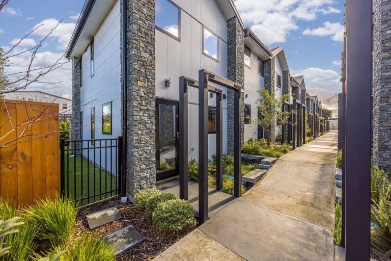 Photo of property in 11/10 Fathom Place, Te Atatu Peninsula, Auckland, 0610