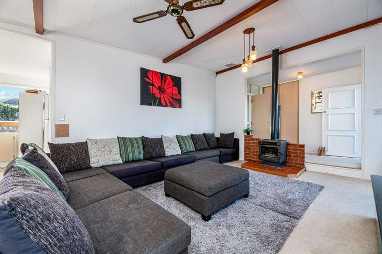 Photo of property in 14 Donovan Avenue, Massey, Auckland, 0614