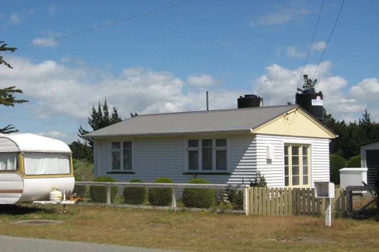 Photo of property in 2 South Crescent, Amberley, 7481