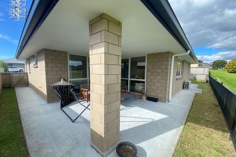 Photo of property in 28 Richardson Road, Omokoroa, 3114