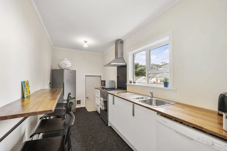 Photo of property in 40 The Parade, Island Bay, Wellington, 6023