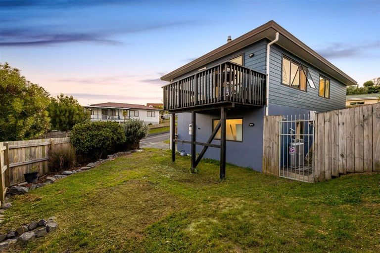 Photo of property in 38 Garton Drive, Massey, Auckland, 0614