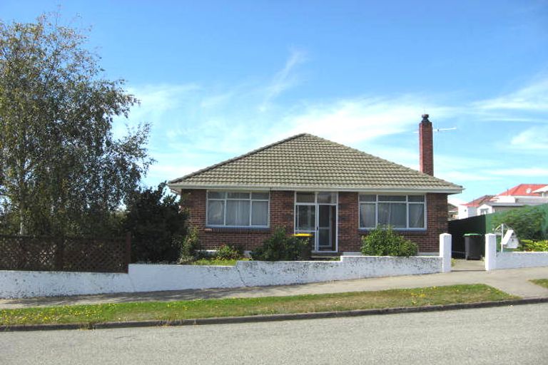 Photo of property in 3 Avenue Road, West End, Timaru, 7910