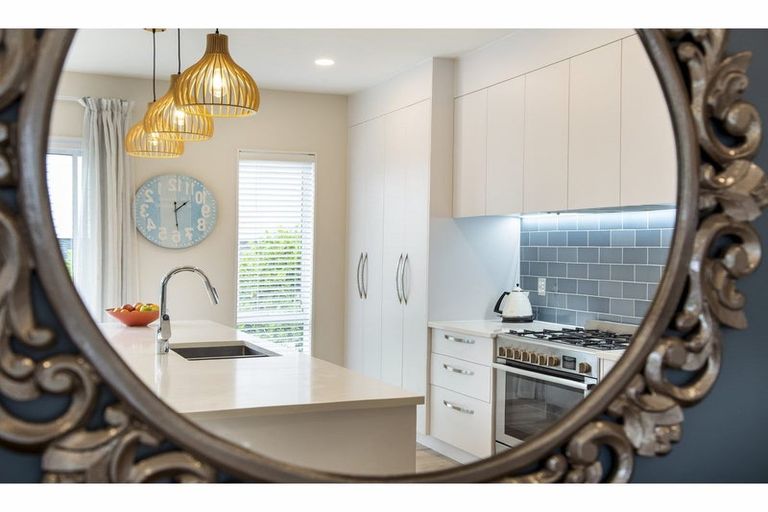 Photo of property in 22 Boocock Crescent, Orewa, 0931