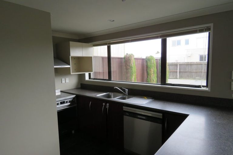 Photo of property in 28 Dinton Street, Russley, Christchurch, 8042