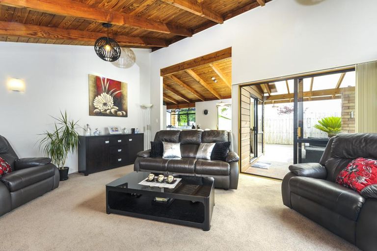 Photo of property in 4 Shaw Road, Oratia, Auckland, 0604