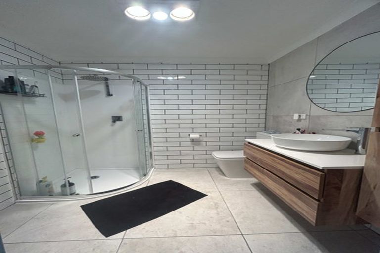 Photo of property in 12 Winston Avenue, Hokowhitu, Palmerston North, 4410