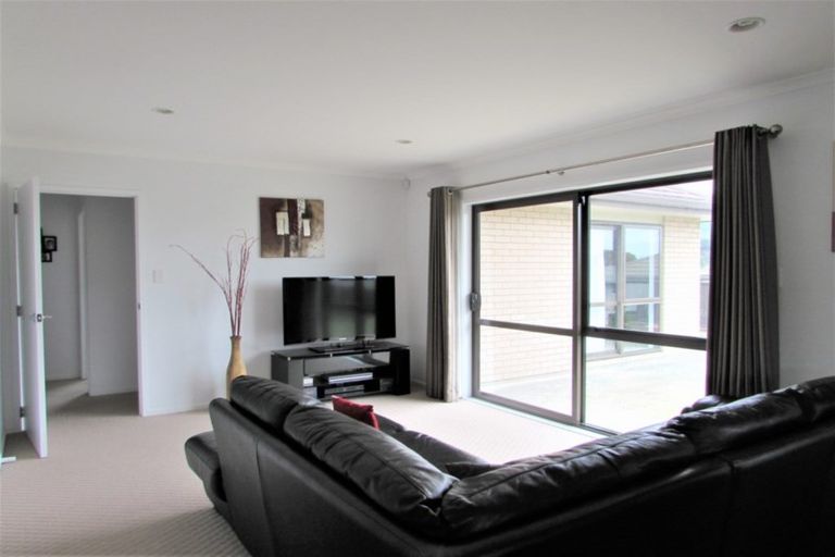 Photo of property in 42 Sunstone Crescent, Brown Owl, Upper Hutt, 5018