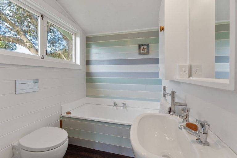 Photo of property in 6 Kapiti Lane, Otaki Beach, Otaki, 5512