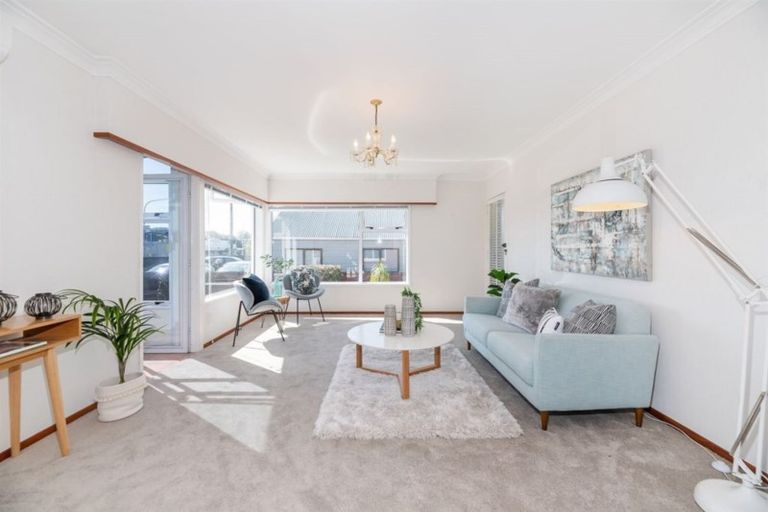 Photo of property in 1/10 Shakespeare Road, Milford, Auckland, 0620