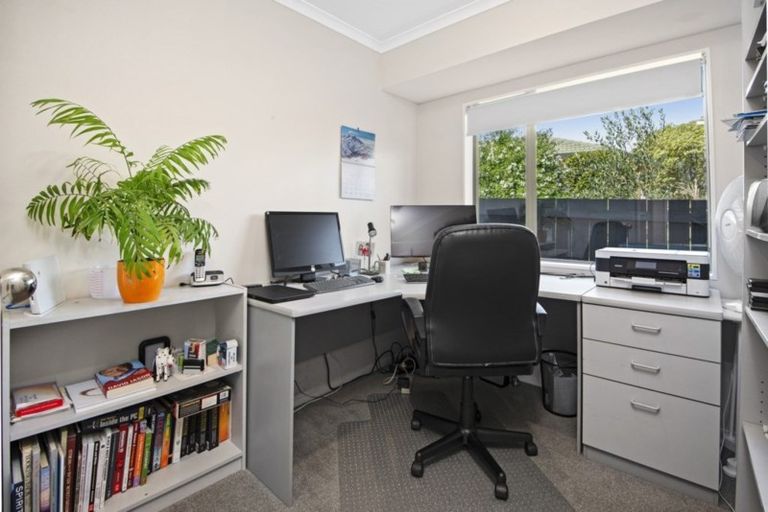 Photo of property in 16 Gillett Place, Botany Downs, Auckland, 2014