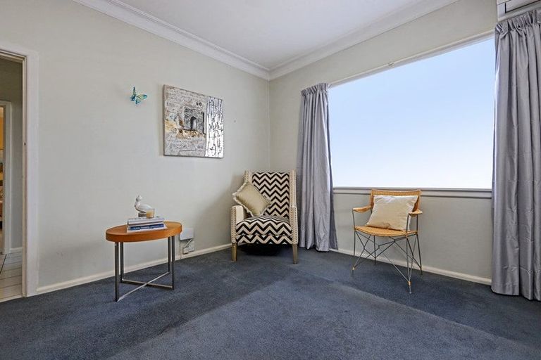 Photo of property in 215 Mayfair Avenue, Mayfair, Hastings, 4122