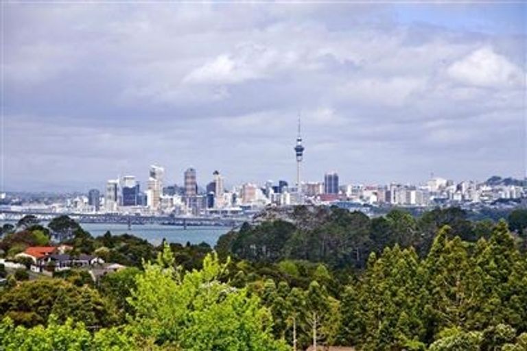 Photo of property in 44 Balmain Road, Chatswood, Auckland, 0626
