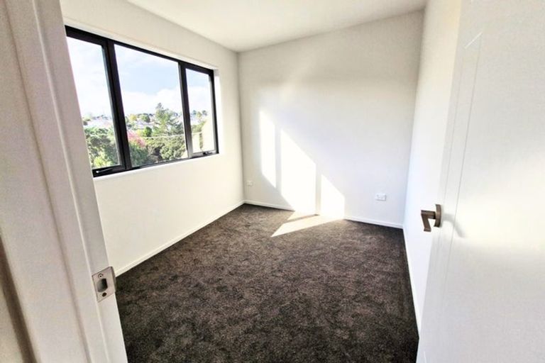 Photo of property in 90c Moire Road, Massey, Auckland, 0614